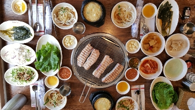 석식 : 멜젓에 콕! 쫀득쫀득 고소한 흑돼지구이